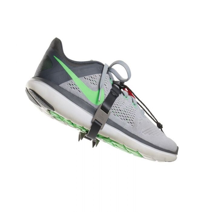 Pocket Cleats solo on shoe right view