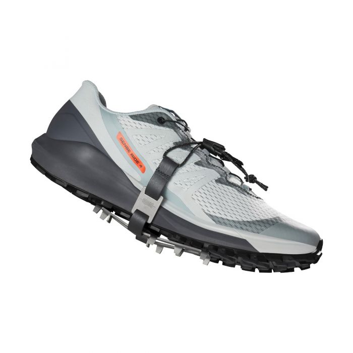 Pocket Cleats VTRAC on right side of the shoe